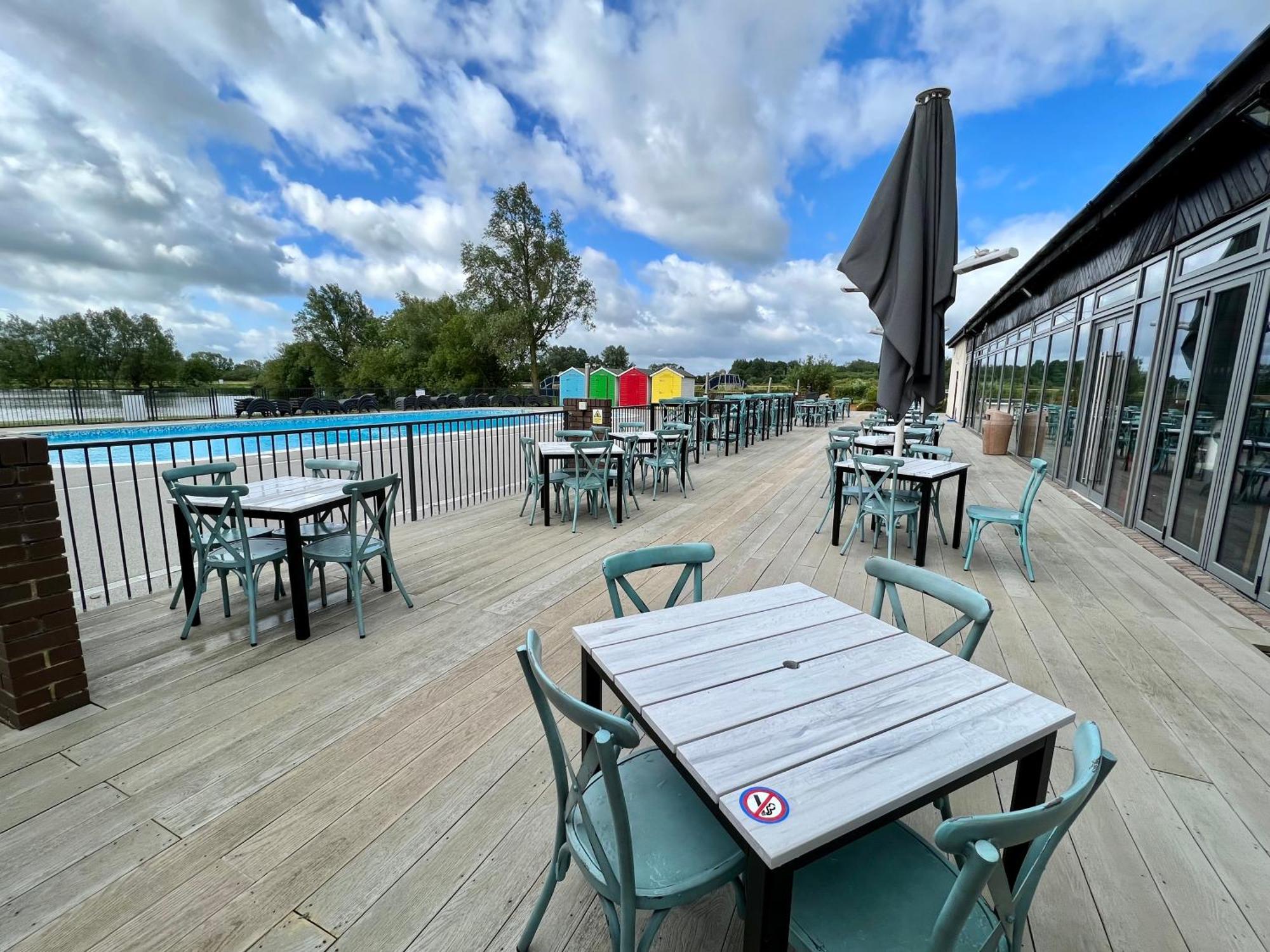 Wildflower, Premium Plus Hot Tub Lodge South Cerney Dış mekan fotoğraf