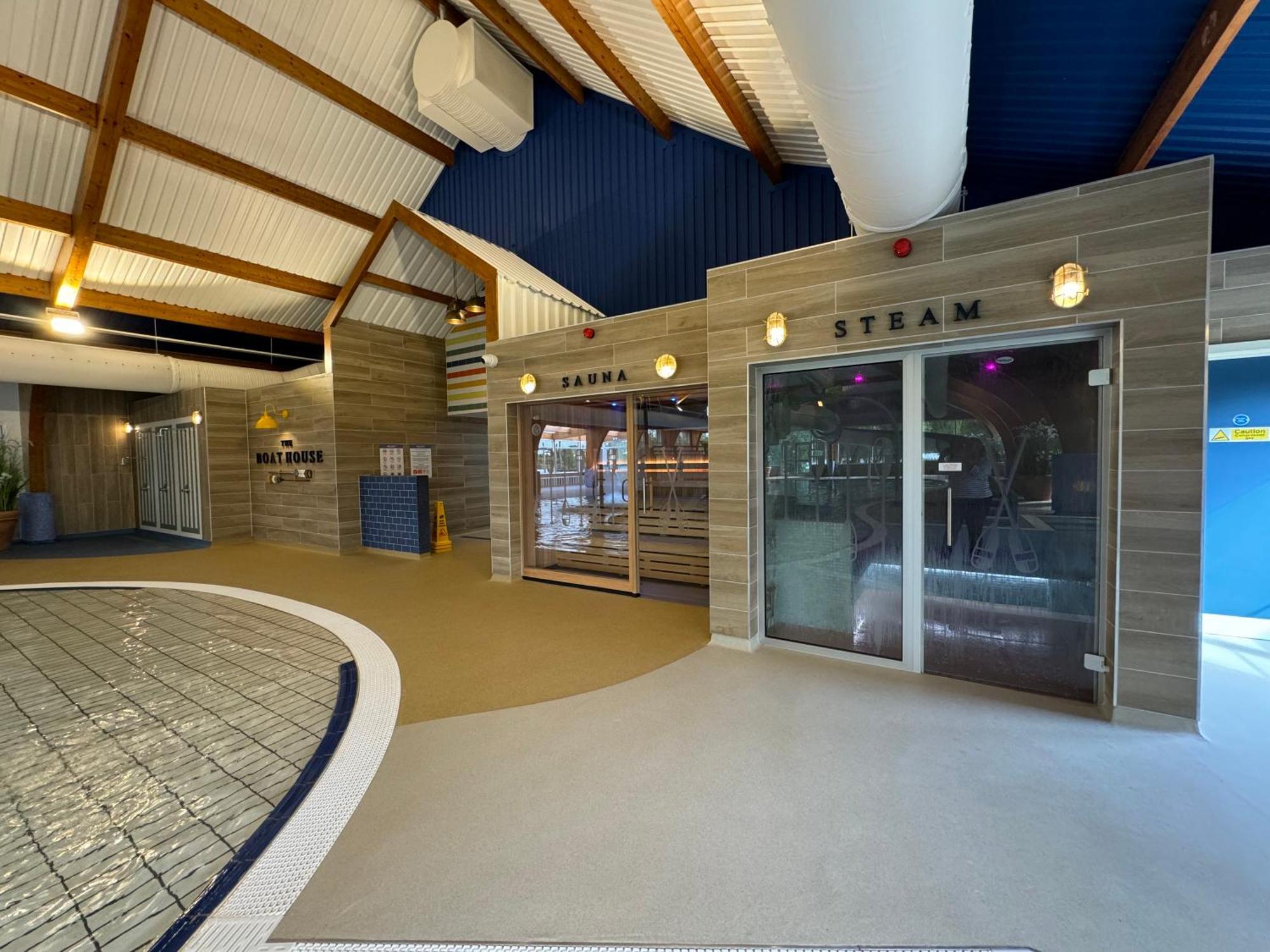 Wildflower, Premium Plus Hot Tub Lodge South Cerney Dış mekan fotoğraf